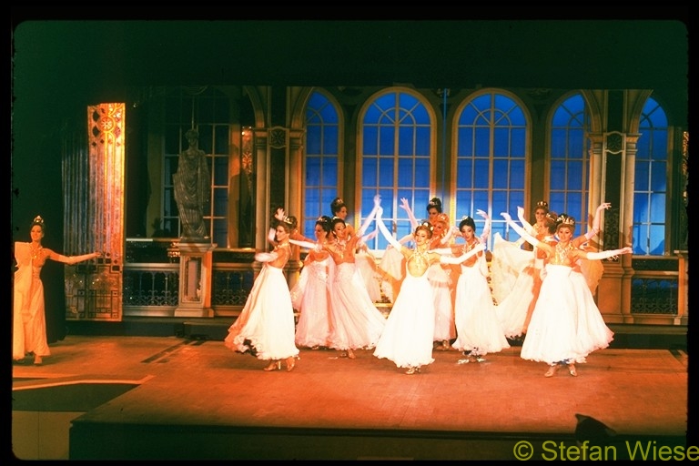 Paris: Moulin Rouge (Moulin Rouge 16)