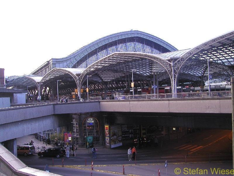 Koeln: Hauptbahnhof (Koelner Hauptbahnhof von hinten)