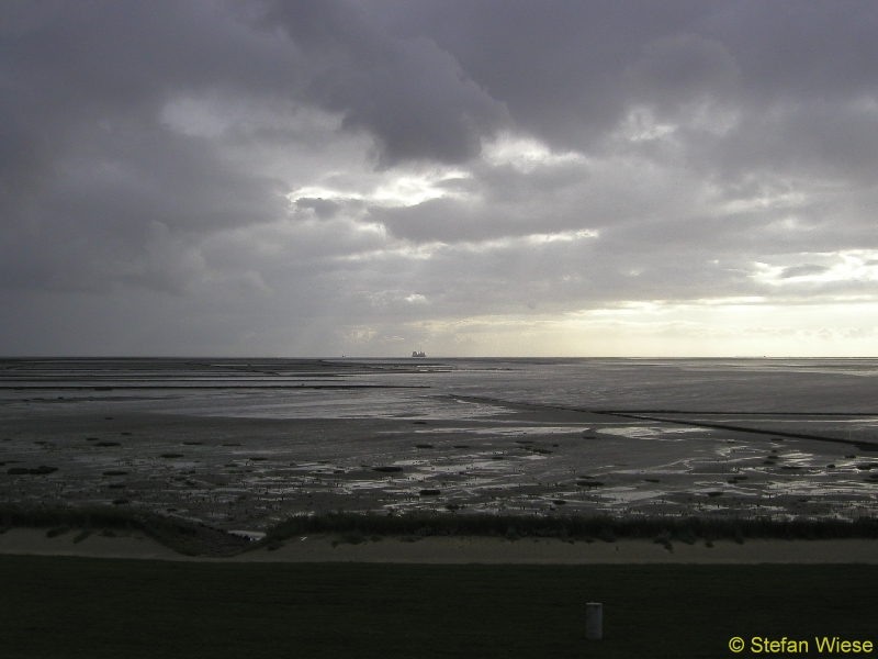 Friedrichskoog (Wattenmeer mit Blick auf die Bohrinsel Mittelplate)