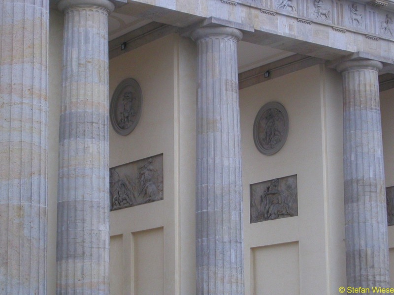 Berlin: Brandenburger Tor (Die Saeulen des Brandenburger Tors)