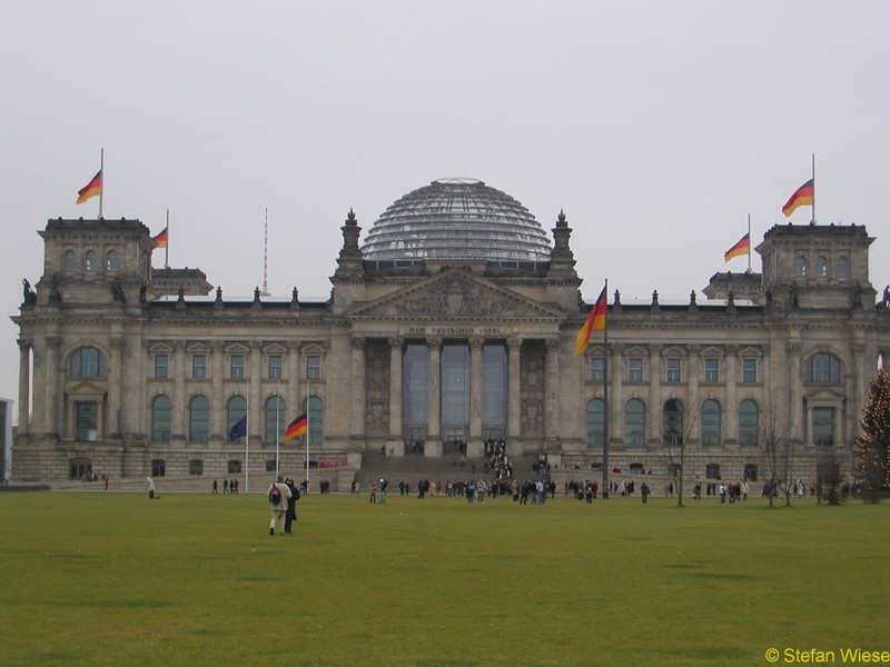 Berlin: Reichstag-Regierungsviertel (Reichstag mit Park)