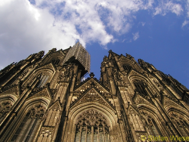 Koeln: Dom (Domtuerme - Blick in den Himmel)