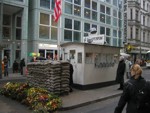 Berlin: Checkpoint Charlie (Checkpoint Charlie Haeuschen)