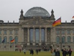 Berlin: Reichstag-Regierungsviertel (Eingang und Reichstagskuppel)